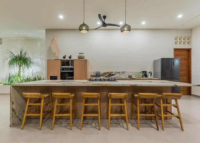 Trindade 5br, 15m Pool Сasa de vacaciones Seminyak
