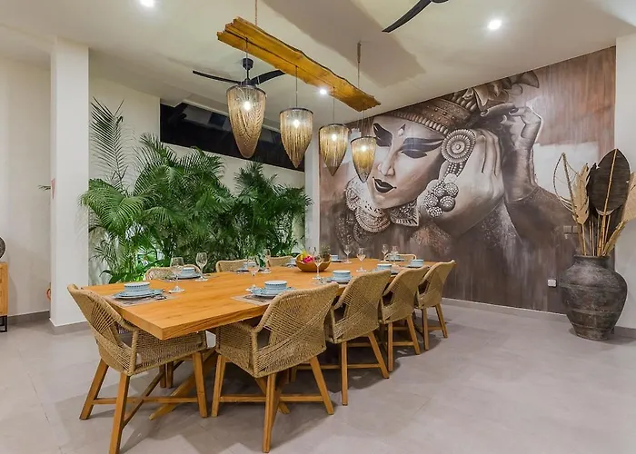 Trindade 5br, 15m Pool Сasa de vacaciones Seminyak
