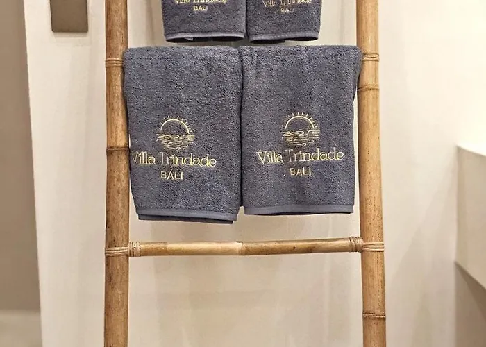 Trindade 5br, 15m Pool Сasa de vacaciones Seminyak