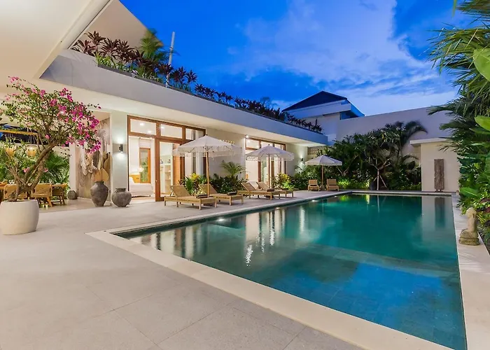 Сasa de vacaciones Trindade 5br, 15m Pool Seminyak