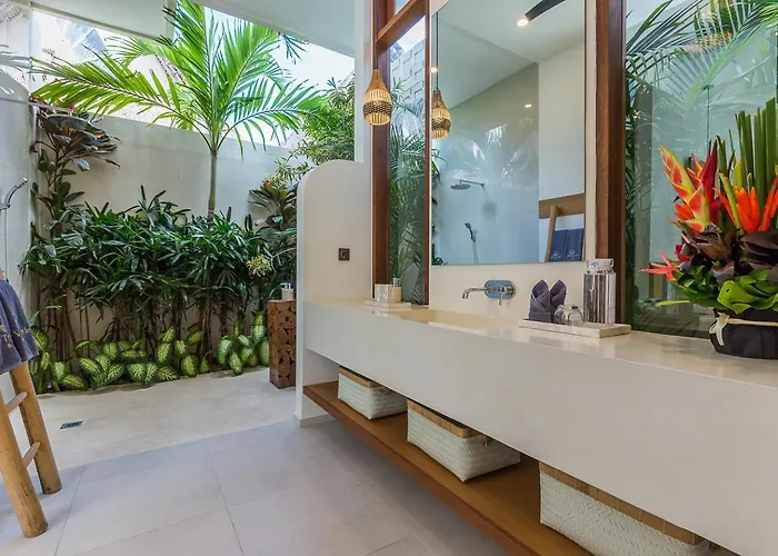 Сasa de vacaciones Trindade 5br, 15m Pool Seminyak